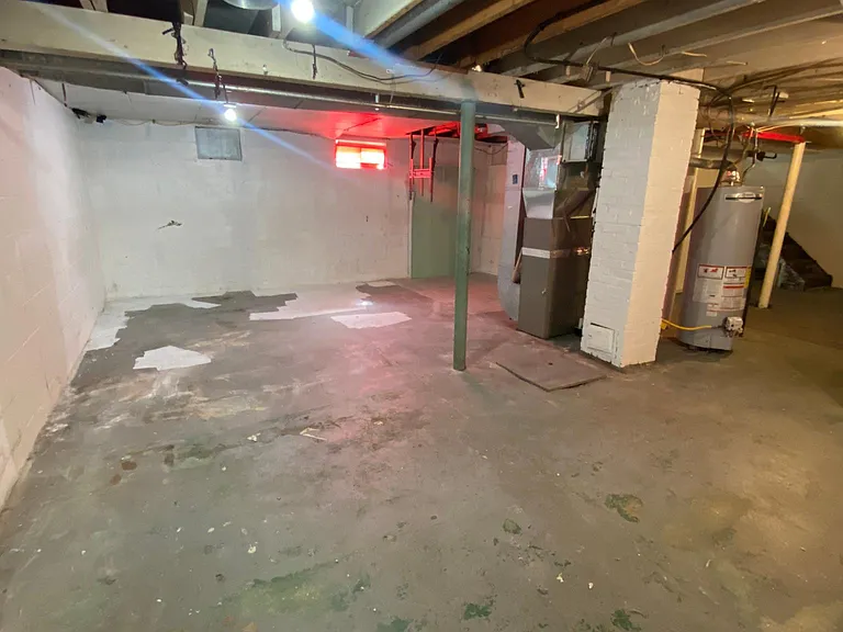 317 W Smith St — Photo 12
