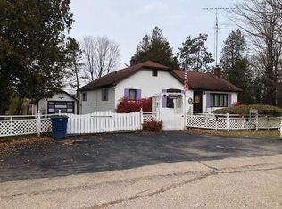 W11324 Flauger Ln, Gresham, WI 54128