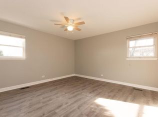 153 N Wilke Rd, Palatine, IL 60074