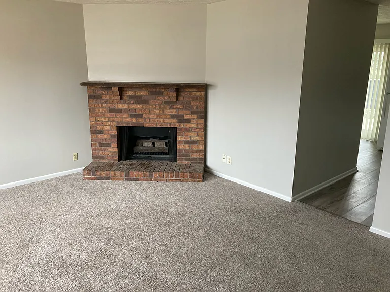 5524-5526 S 42nd Street Ct — Photo 7