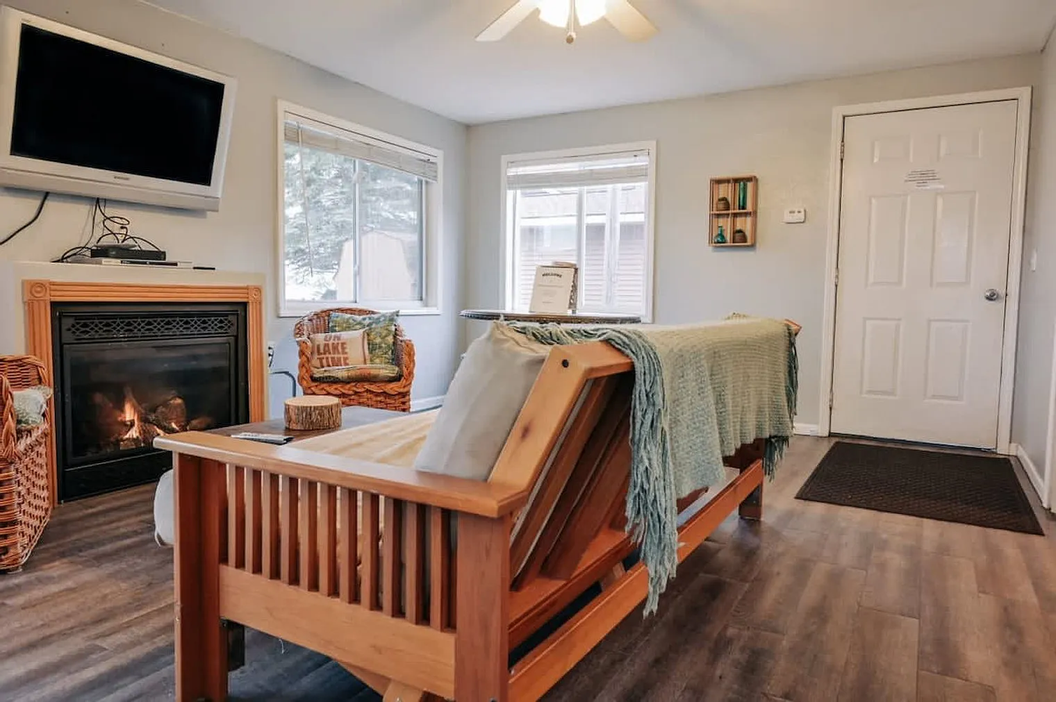 3 bed, 2.0 bath, 1550 sqft, $2,337 — Photo 3