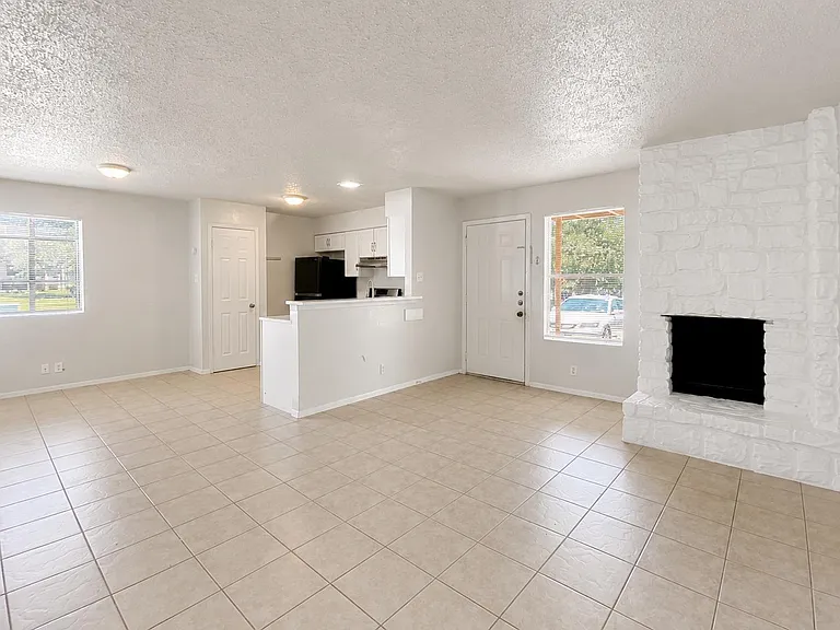 2300 Cedrick Cv #B — Photo 8