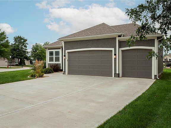 3rd image of 2628 NE Sonora Valley Dr