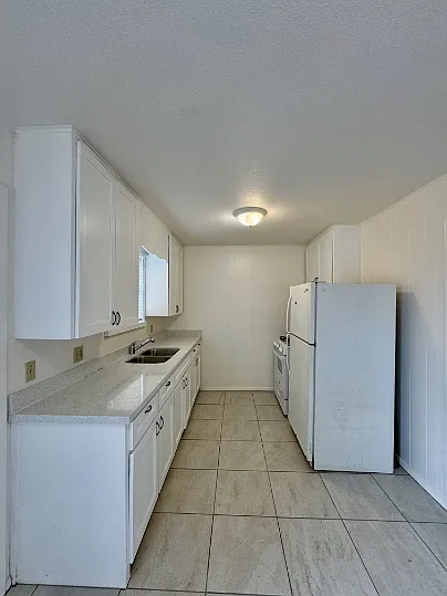 1104 Siesta Drive - 1 — Photo 3