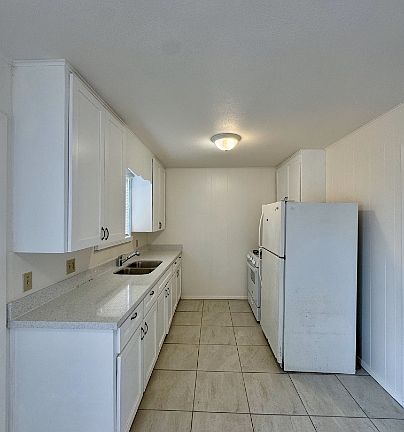 3rd image of 1104 Siesta Dr