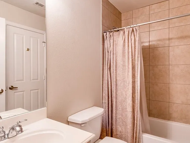 615 Regency Dr — Photo 7