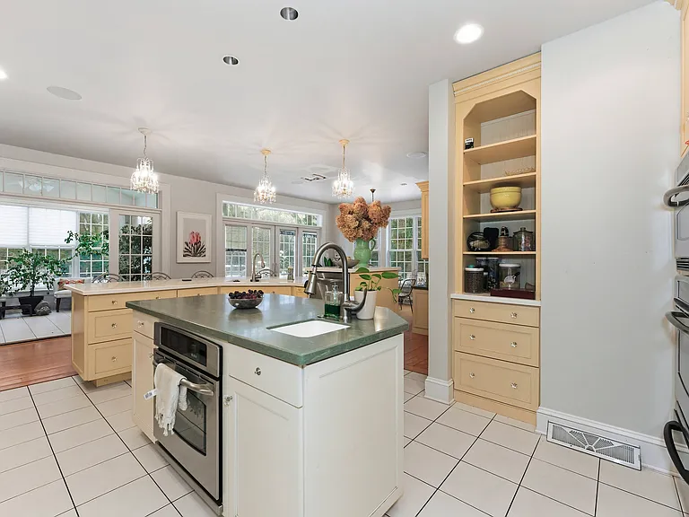 4000 Windsor Dr — Photo 45