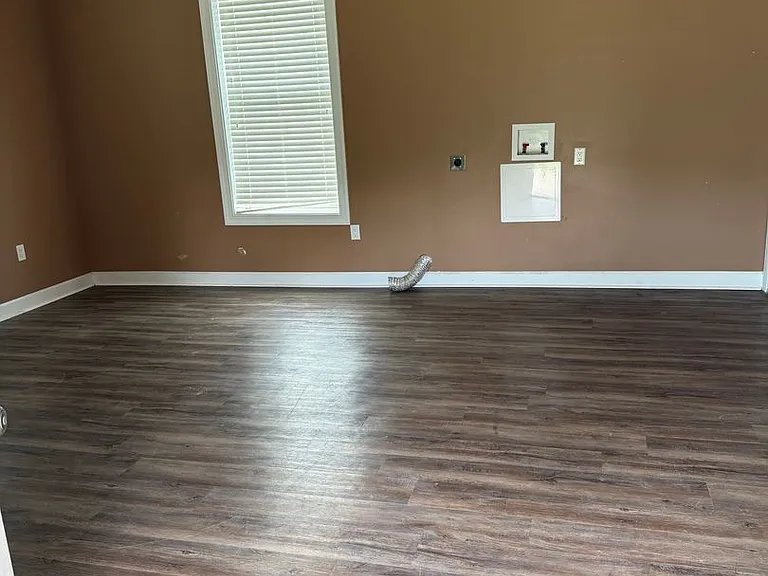 115 S Rosewood Dr — Photo 4