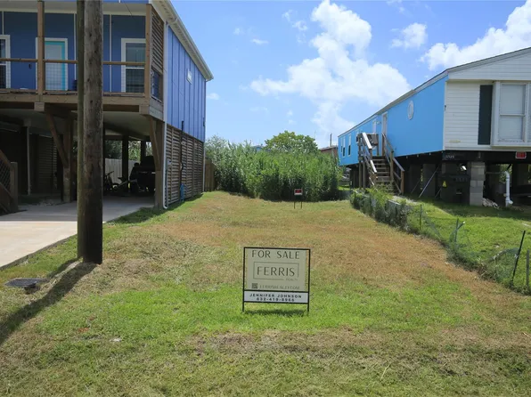 917 13th St, San Leon, TX 77539