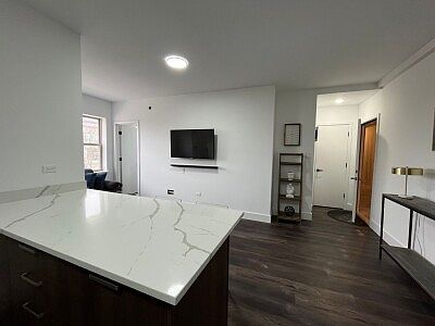 1st image of 835 E 53rd St #2S