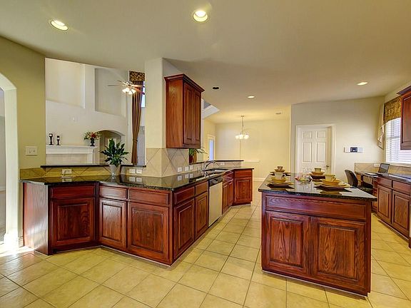 3rd image of 1603 Teakwood Dr