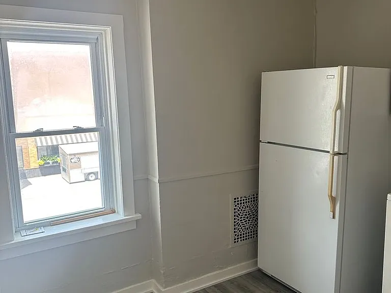 138 N Main St — Photo 3
