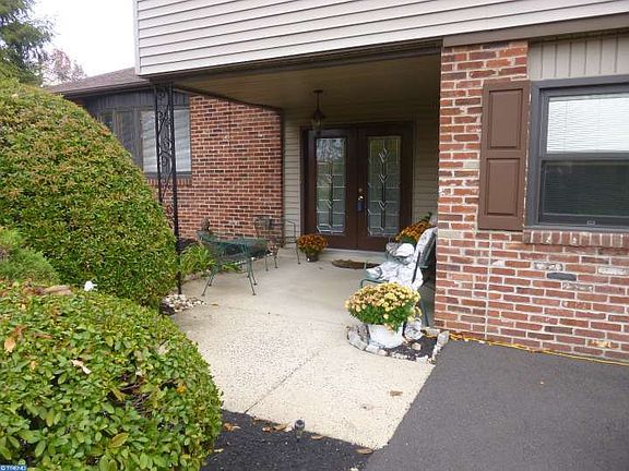 4th image of 30 Grace Dr