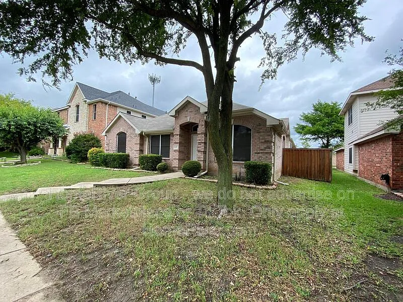 4 bed, 2.0 bath, 2088 sqft, $2,395 — Photo 3