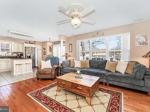 3rd image of 808 Cloverfields Dr