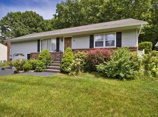 37 Tokay Ln, Schenectady, NY 12309