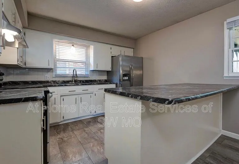 2425 S Dollison Ave — Photo 4