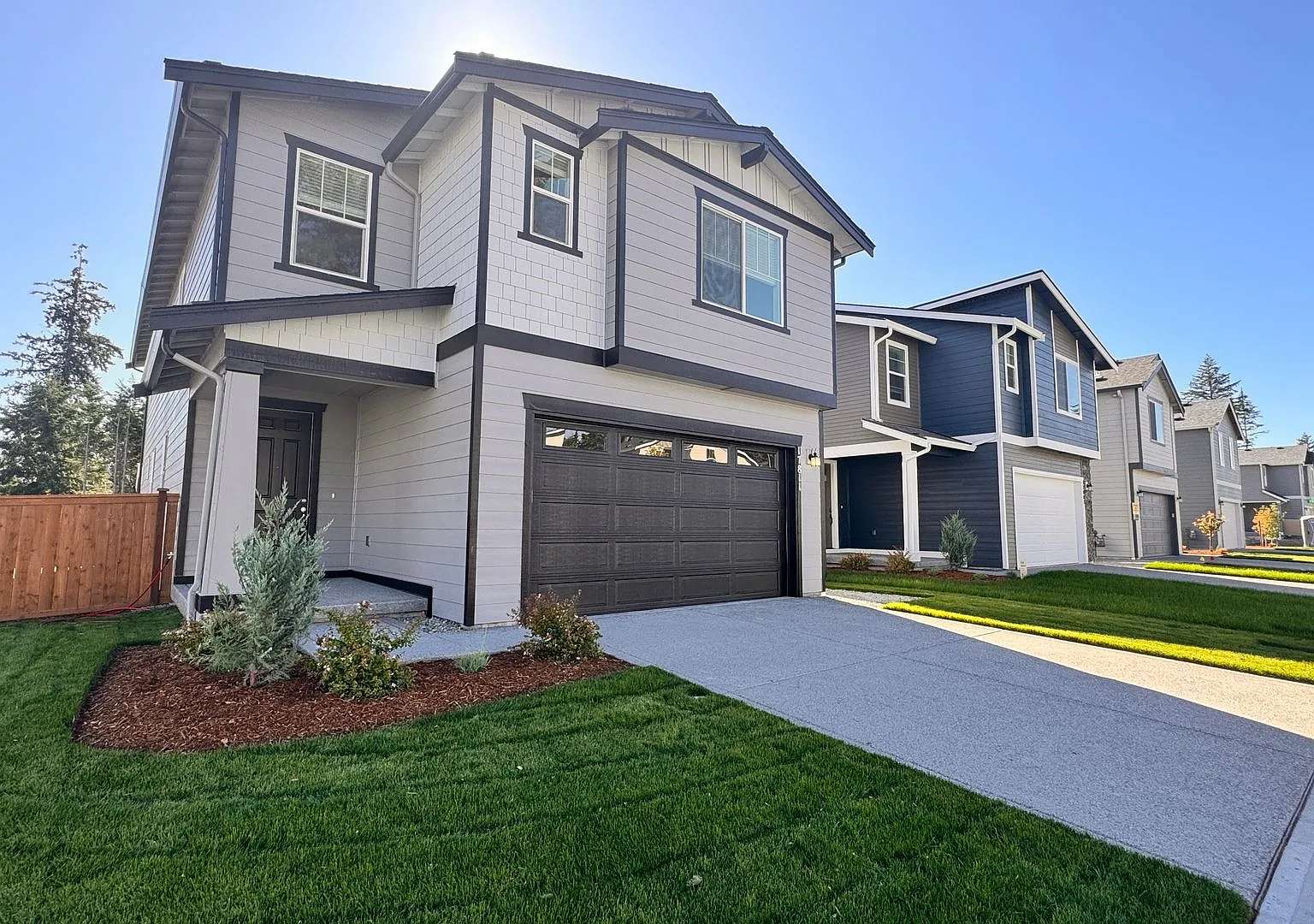 Beautiful New 5 Bedroom House in Covington — Photo 1