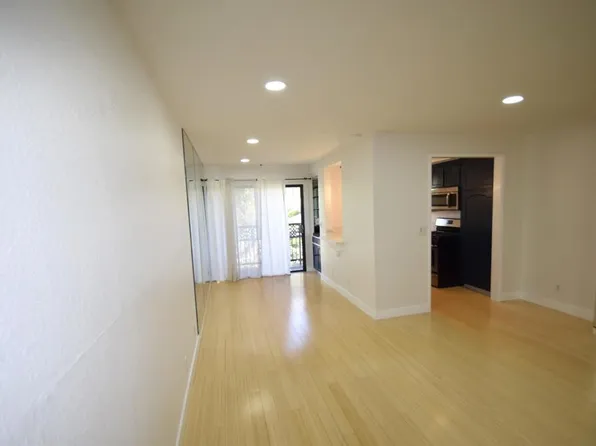 1355 N Sierra Bonita Ave APT 204, Los Angeles, CA 90046