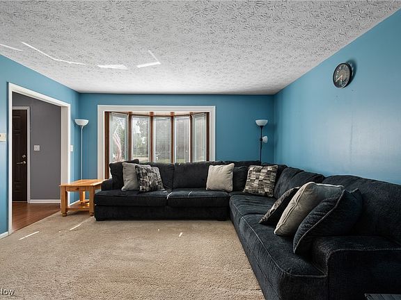 5th image of 208 Beth Dr