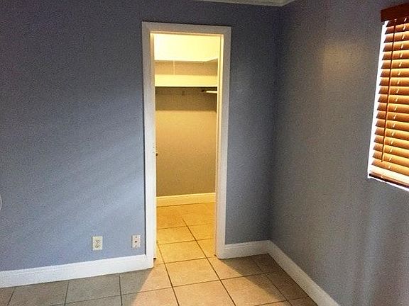 3rd image of 837 NE 17th Ter APT 7