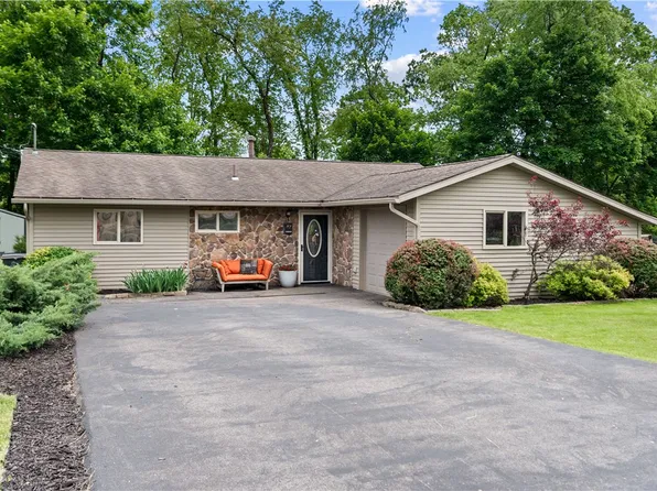 47 Dover Dr, Cranberry Township, PA 16066