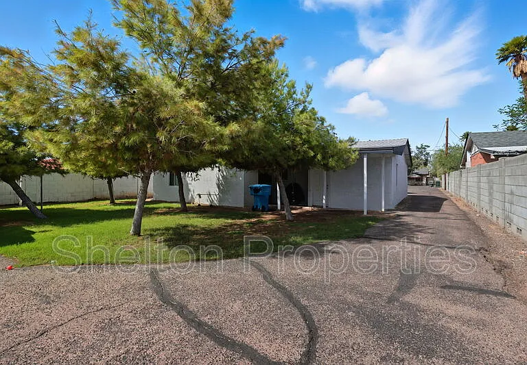1713 N 31st Pl #6 — Photo 2