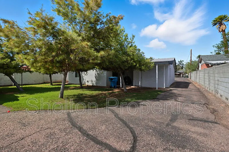 Photo 2 of 18 - 1713 N 31st Pl #6 - Phoenix, AZ Building Photo - 1713 N 31st Pl #6