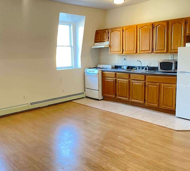 1st image of 272 9th St #C