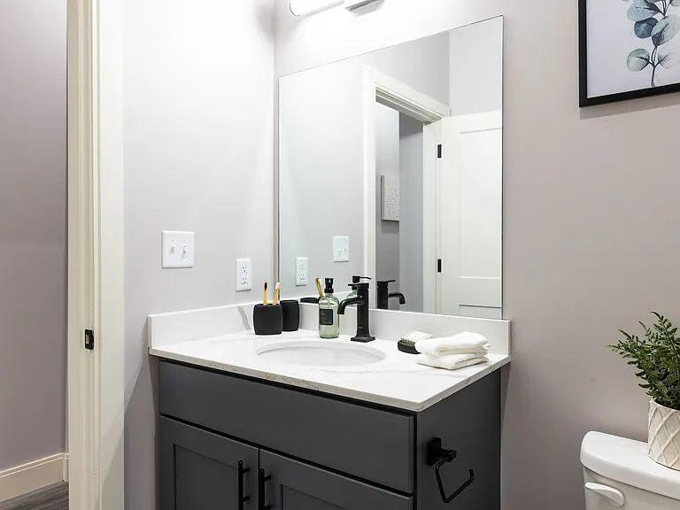 The Residence at 1555 Elm — Photo 14