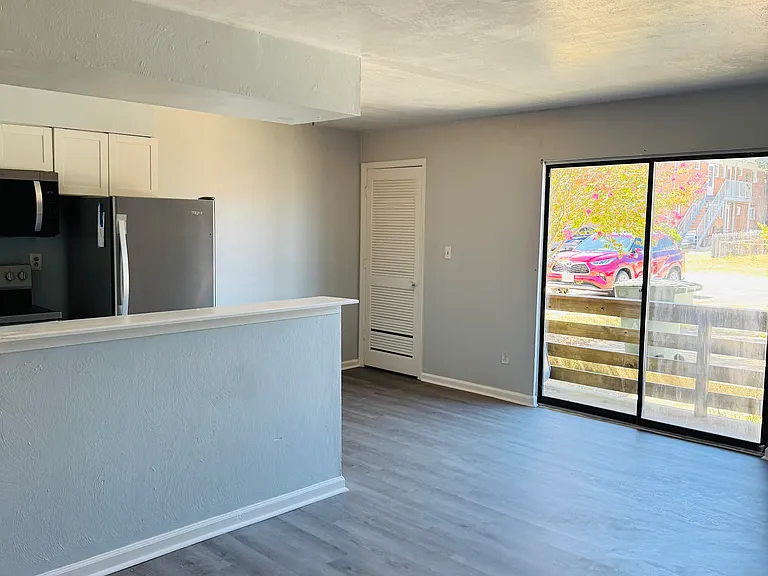 9634 Elnora St #B — Photo 9
