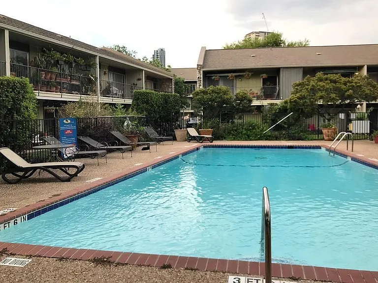 500 E Riverside Dr #154 — Photo 11