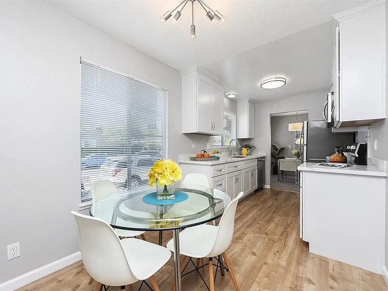 Kitchen dining area