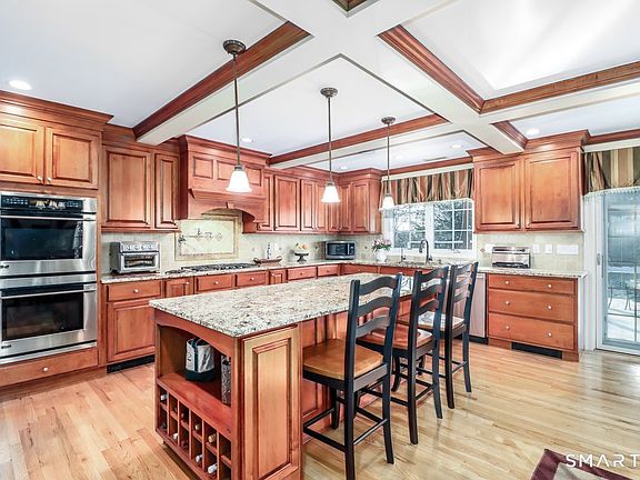 5th image of 427 Long Mountain Road