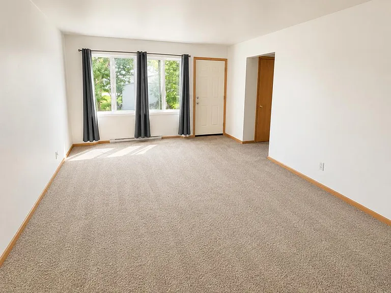 115 11th Ave NW — Photo 3