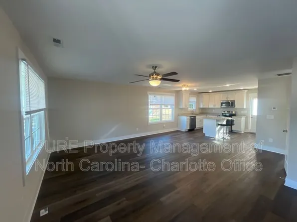 1402 E 1st St, Kannapolis, NC 28083