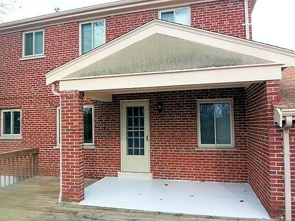 3rd image of 2943 Temple Ave