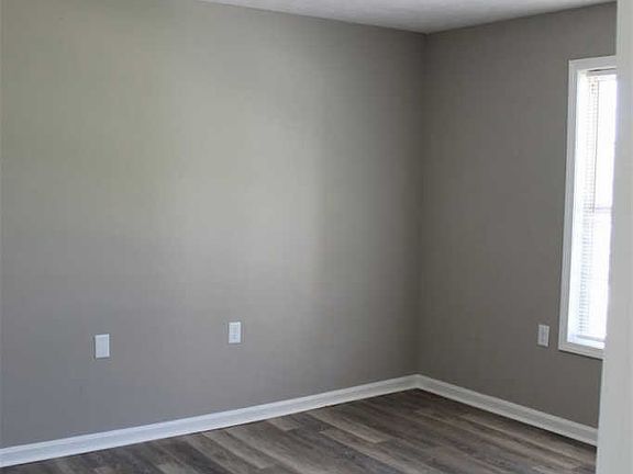 4th image of 310 Kingston Ct