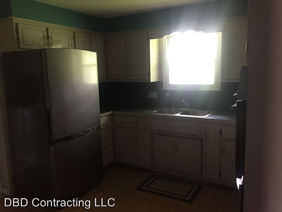3rd image of 3832 Wyandotte Dr