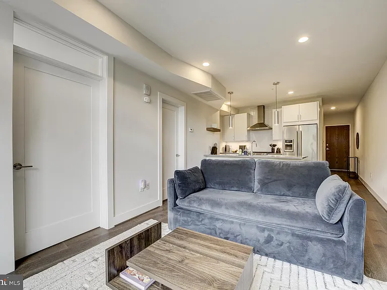 2337 Champlain St NW #104 — Photo 8