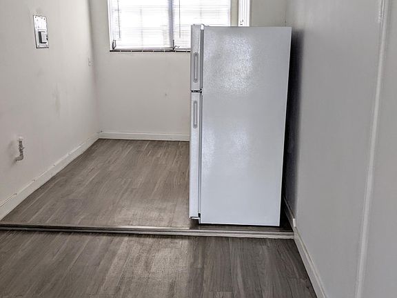 5th image of 709 11th St APT 6