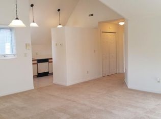 122 Montoya Dr, Branford, CT 06405
