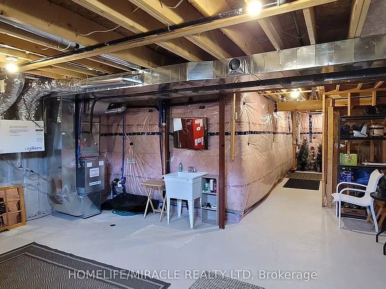 50 Lymburner St — Photo 32