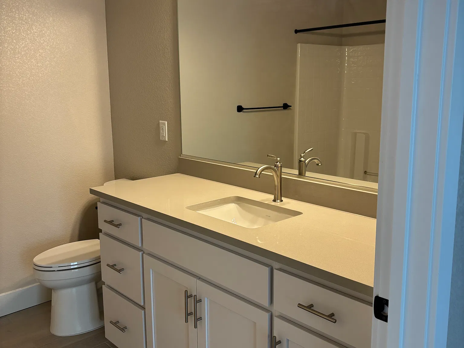 2 bed, 946 sqft, $2,395 — Photo 3