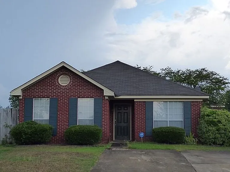 7520 Muirfield Loop — Photo 1