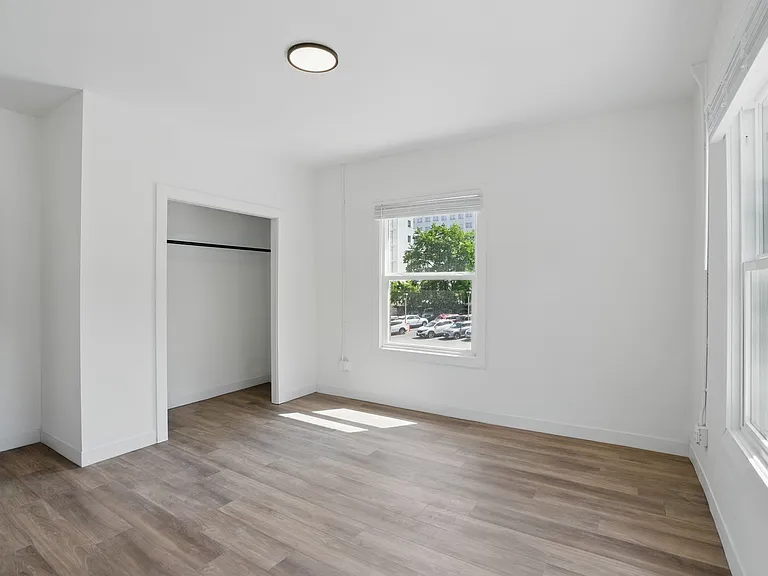 Cambridge Court Apartments — Photo 24