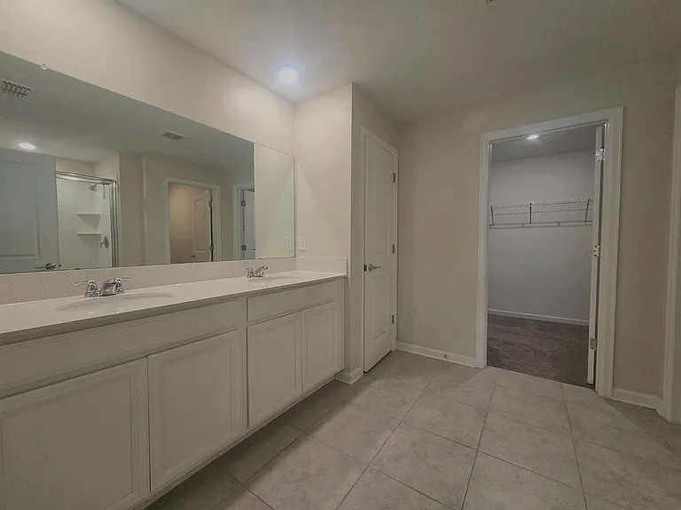 327 Macarthur St — Photo 11