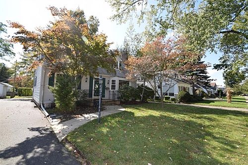 1st image of 706 Crescent Pl