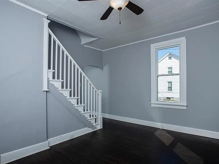 340 S Wood St — Photo 16