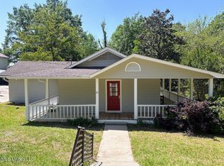 27 N 3rd St, Bay Springs, MS 39422